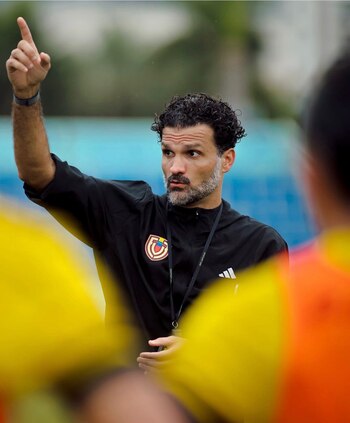 Oswaldo Vizcarrondo es el actual entrenador de Venezuela.