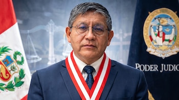 Juez que revisa el pedido de enjuiciar a Roberto Sánchez registra antecedentes por acoso sexual y dormir en su despacho