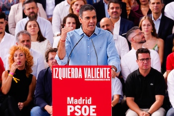 El presidente del Gobierno, Pedro Sánchez, participa en el acto de presentación de candidaturas del PSOE de Madrid. (EFE / Borja Sánchez-Trillo)