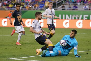 Julio González salvó a Pumas