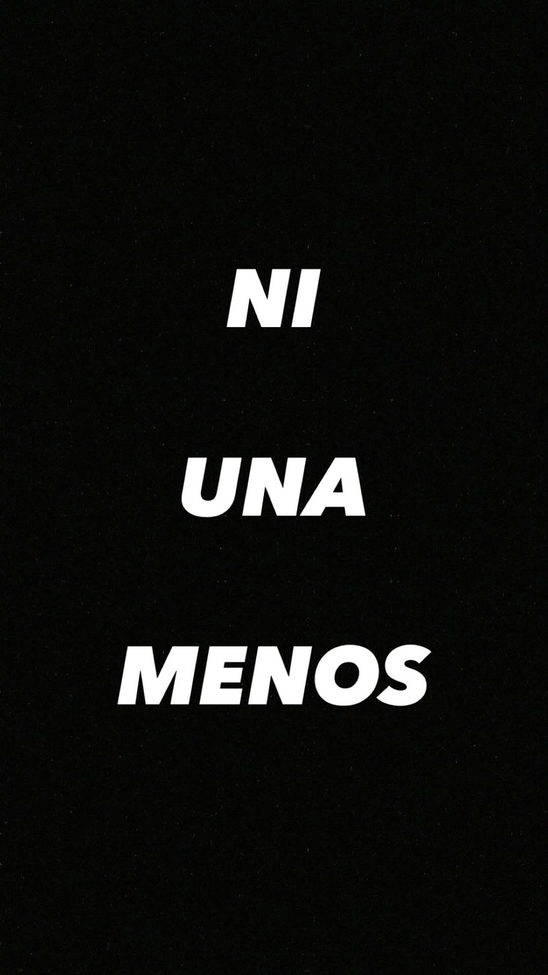 Lali, que todos los años se expresa y va a las marchas, eligió un mensajes corto y al pie