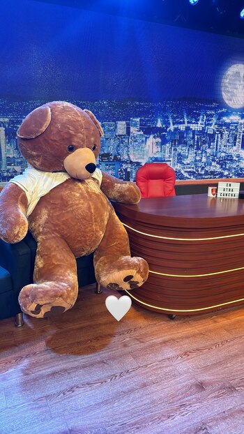 Con un gesto de corazón,