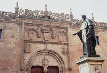 Estatua de Fray Luis de
