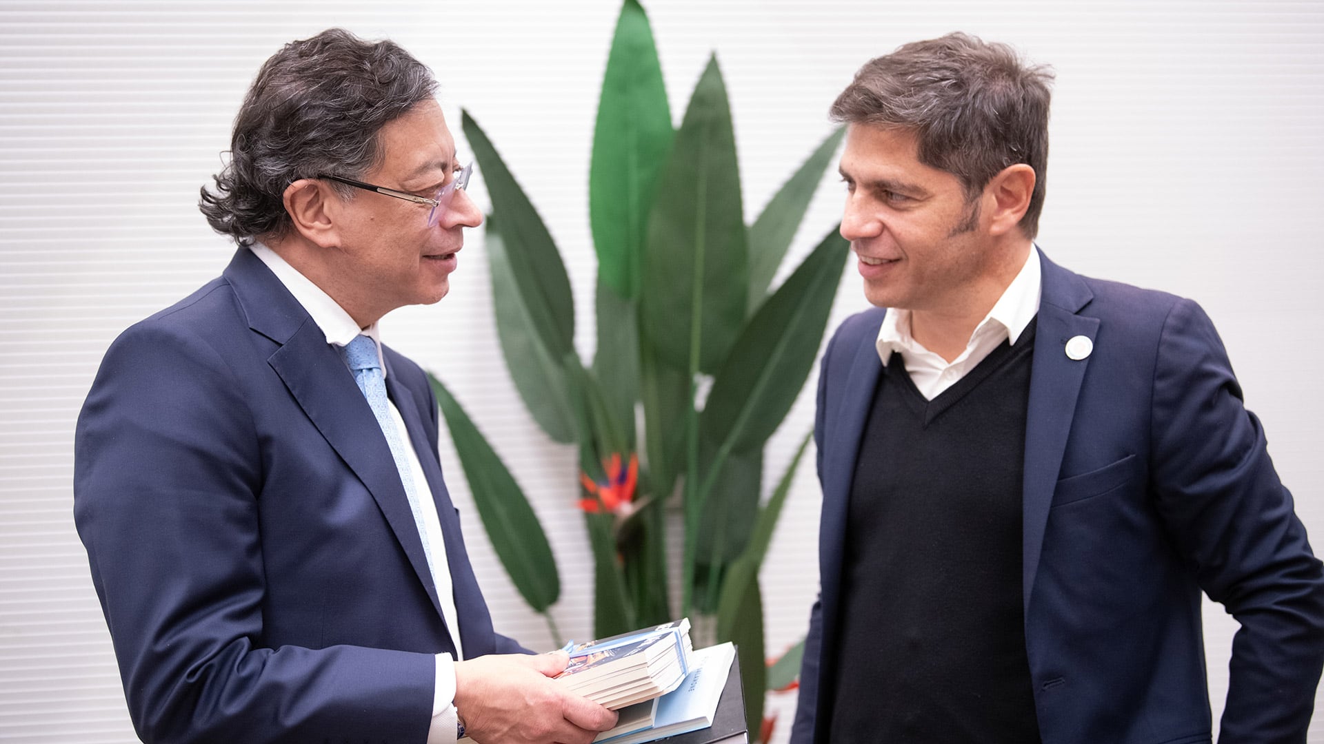 Uno de los encuentros que mantuvo el gobernador en España fue con el presidente de Colombia Gustavo Petro