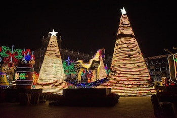 El túnel de luz, situado frente