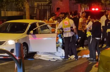 Las autoridades en el lugar del ataque en Elad. (Policía Israel)