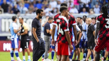 Arbeloa, expulsado en su regreso a España: 2-2 contra el Málaga y el Fulham se retira en el Costa del Sol