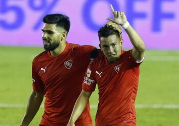 Alan Velasco festeja uno de