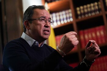 El ministro Alfonso Prada desmintió