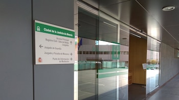 A prisión un hombre acusado de acuchillar a una menor tras tres intentos de atraco en Almería