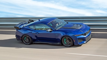 El Mustang Dark Horse SC