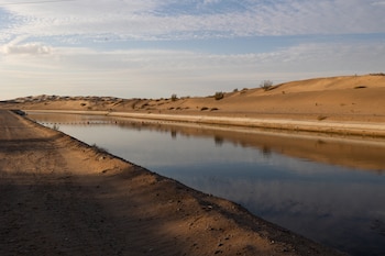 La disminución del caudal del principal afluente de la región agrava la tensión sobre las fuentes de agua que abastecen a millones de personas y a la industria (REUTERS/Caitlin Ochs/Archivo)