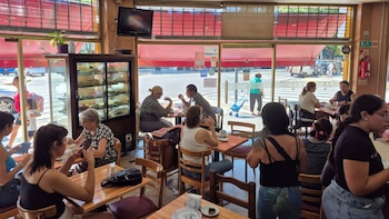 El desfile clientes por la