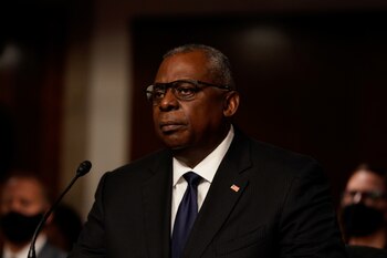 El secretario de Defensa de