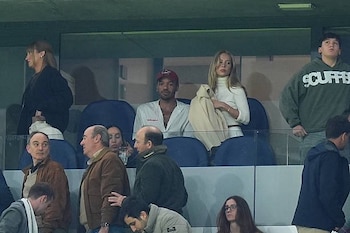 Ester Expósito en las gradas del Bernabéu durante el derbi (Movistar)