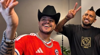 La presencia del Rey Arturo durante el concierto de la banda mexicana provocó una interacción que desató euforia entre los asistentes, más al revivir la histórica goleada en la Copa America Centenario de 2016. (Instagram/ @kingarturo23oficial)