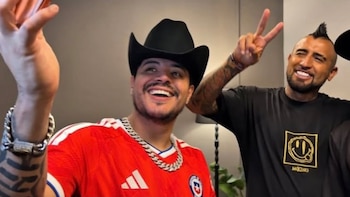 Eduin Caz y Arturo Vidal intercambiaron palabras en pleno concierto y recordaron el doloroso 7- 0 entre México y Chile