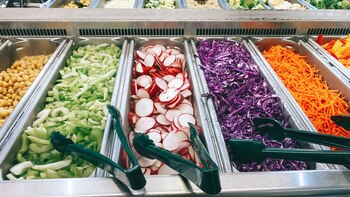 Dentro del buffet de los