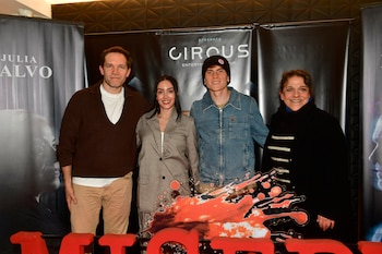 Colo Barco y su mujer, Yaz, disfrutaron de Misery, protagonizada por Julia Calvo y Juan Gil Navarro (RS Fotos)