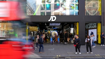 Hibbett cerrará 175 tiendas en EE. UU. tras su compra por JD Sports: cómo impacta la reestructuración en el sector deportivo