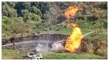 Mueren dos personas tras volcar pipa en Texcoco