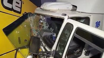 Choque múltiple entre camioneta, camión y micro en la Ruta 9