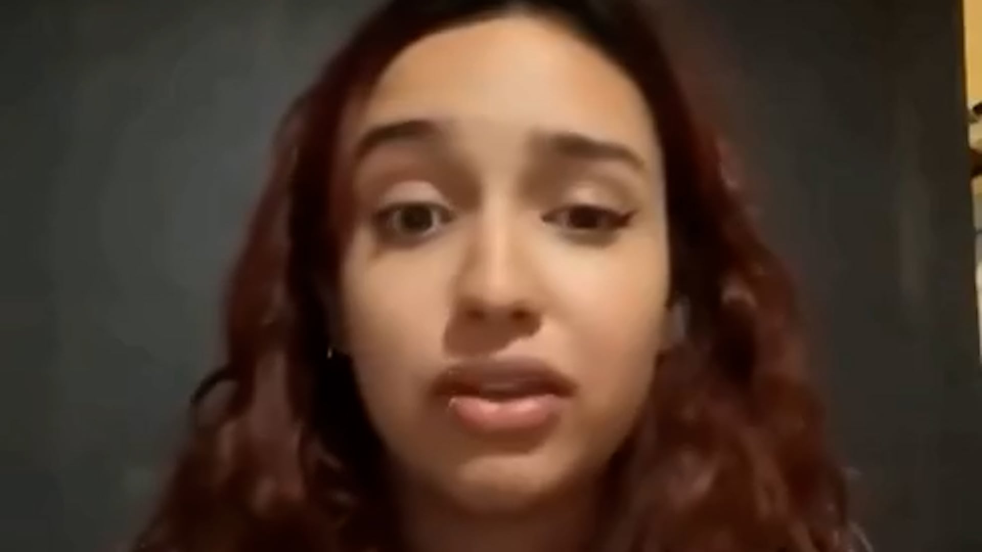 Luz comenzó a sospechar al recibir respuestas del falso empleador en horas de la noche.