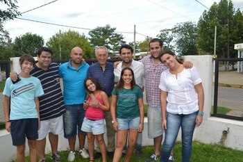 Rolando con hijos, nietos y