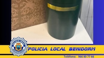 Encuentran una urna con cenizas en la taquilla de un supermercado de Benidorm y la Policía consigue devolverla a su familia