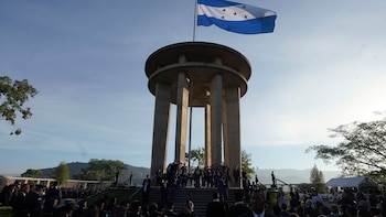 Cardenal Óscar Andrés Rodríguez cuestiona corrupción y uso indebido de fondos públicos en Honduras durante homilía dominical