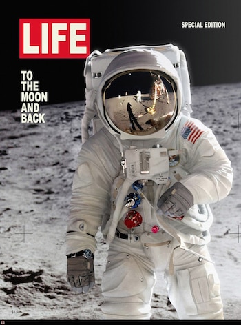 Edwin Aldrin durante la primera caminata lunar de la misión Apolo 11, fotografiado por Neil Armstrong el 20 de julio de 1969. LIFE publicó el 11 de agosto una edición especial titulada To the Moon and Back (NASA/LIFE Magazine).