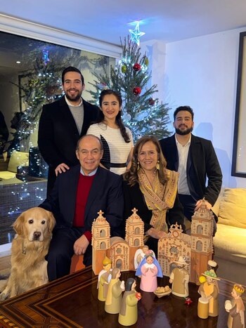 Felipe Calderón envía felicitaciones (Captura)