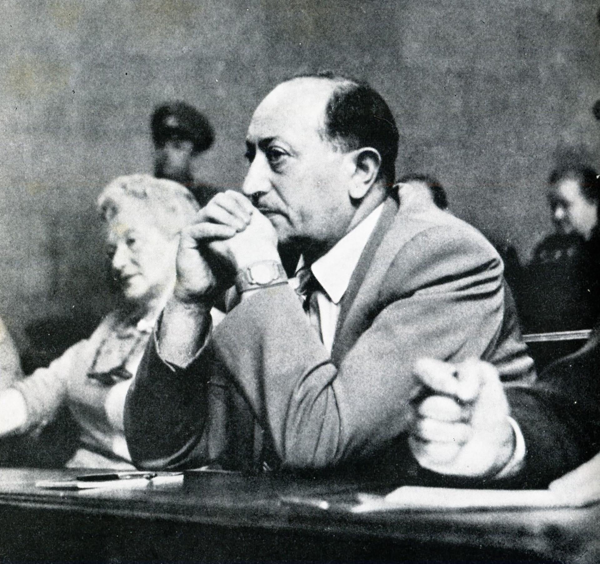En Austria, Simon Wiesenthal enfrentó amenazas, un atentado, ataques de Bruno Kreisky y un reconocimiento oficial tardío que llegó en 2005