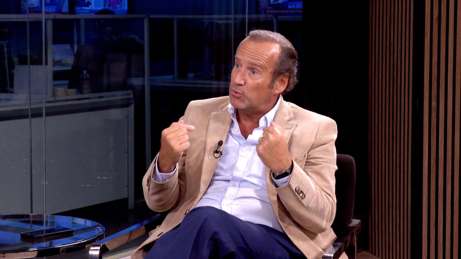 Todo recae sobre los contribuyentes, parece indicar con sus manos Matías Olivero Vila, de la Asociación Civil Lógica