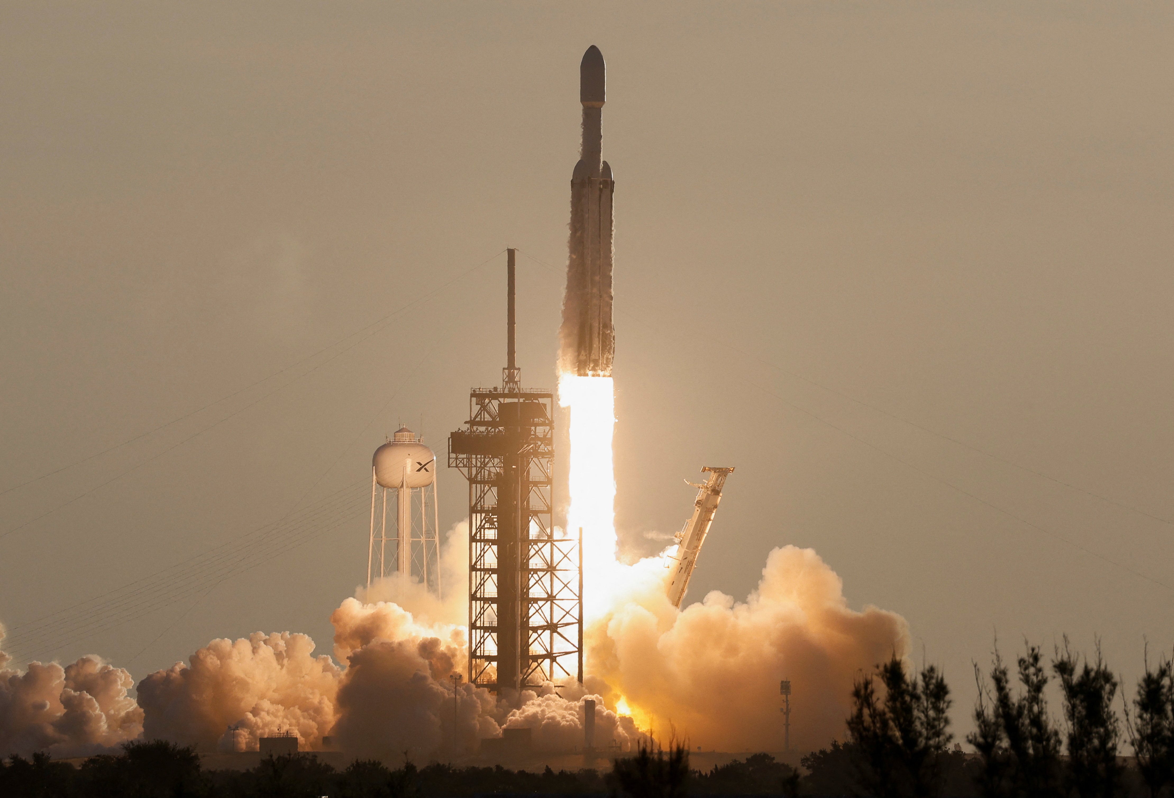 La NASA lanzó desde Florida el Telescopio Espacial Nancy Grace Roman, un observatorio que lleva el nombre de la científica clave para el desarrollo del Hubble (REUTERS/Joe Skipper)