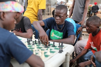 Ayomide Ojo (centro), de 17