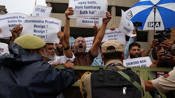 El Movimiento de “las cucarachas” anunció el fin de las protestas en India tras la dimisión del ministro de Educación