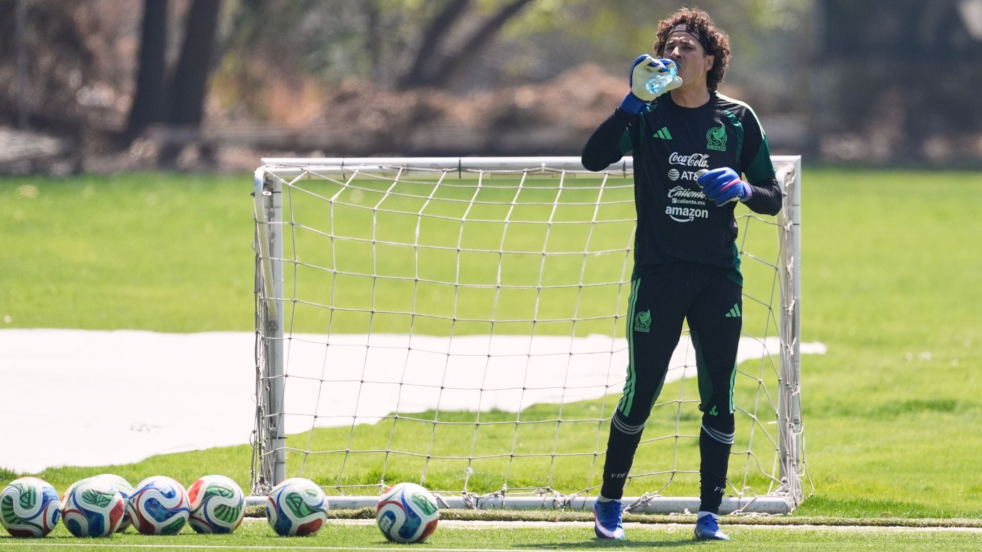 Javier Aguirre defendió la convocatoria de Memo Ochoa (AP Foto/Marco Ugarte)