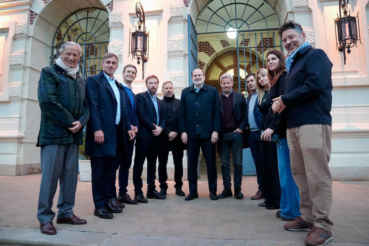 Los intendentes que formaron La Liga de Intendentes Peronistas, tras reunirse con Kicillof en la Gobernación