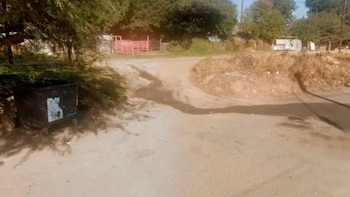 Lo encontraron muerto en su casa de Córdoba y detuvieron a una mujer que tenía cortes en las manos