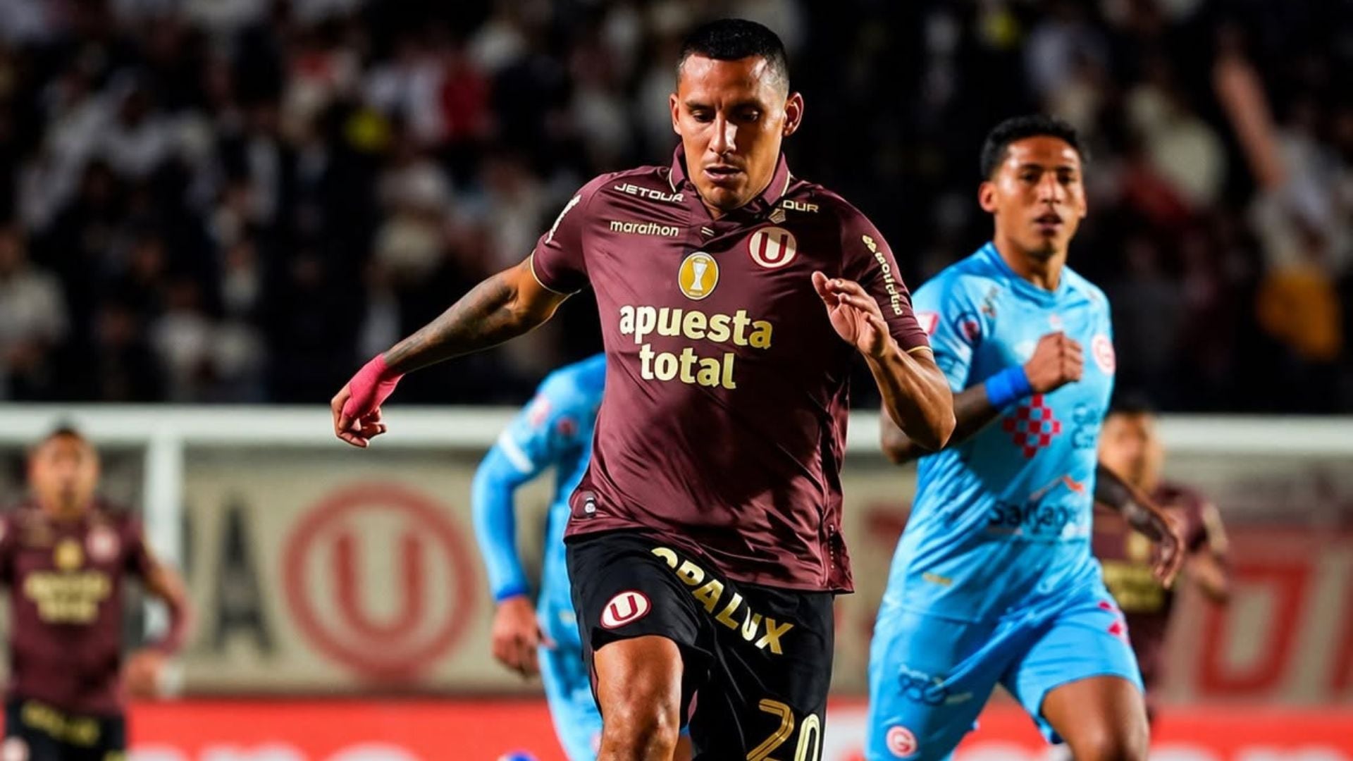 Alex Valera en plena galopada contra Deportivo Garcilaso. - Crédito: Difusión