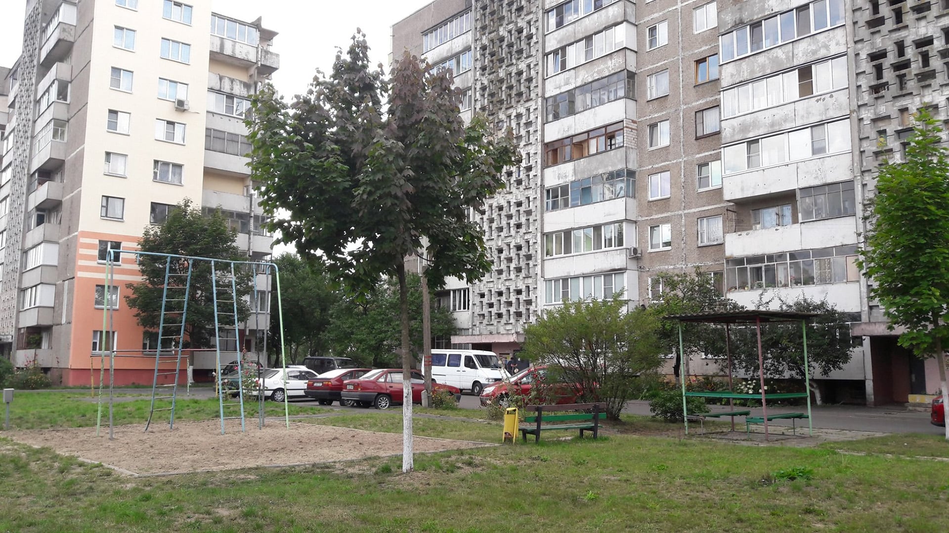 Ubicado en Gomel, Bielorrusia, este fue el edificio donde Natalia pasó parte de su infancia. Solía jugar en esa plaza