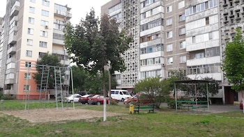 Ubicado en Gomel, Bielorrusia, este fue el edificio donde Natalia pasó parte de su infancia. Solía jugar en esa plaza