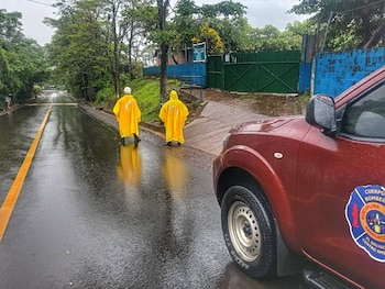 Los modelos meteorológicos señalaron que la mayor acumulación de lluvias por Cristina se concentraría en el sector occidental y en la franja volcánica.(Cortesía: Bomberos El Salvado)