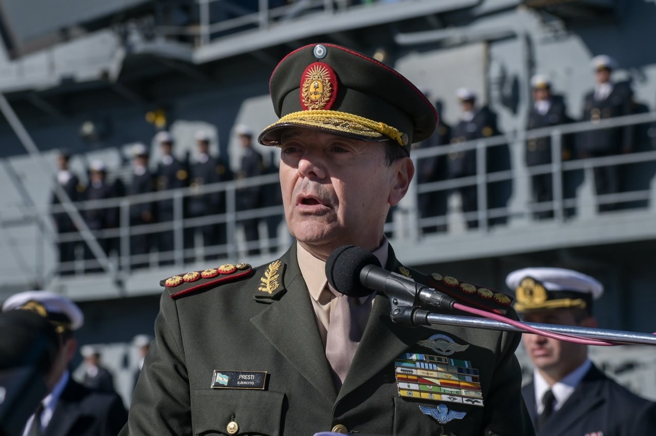 El teniente general Presti firmó la resolución que restablece la función de contrainteligencia militar
