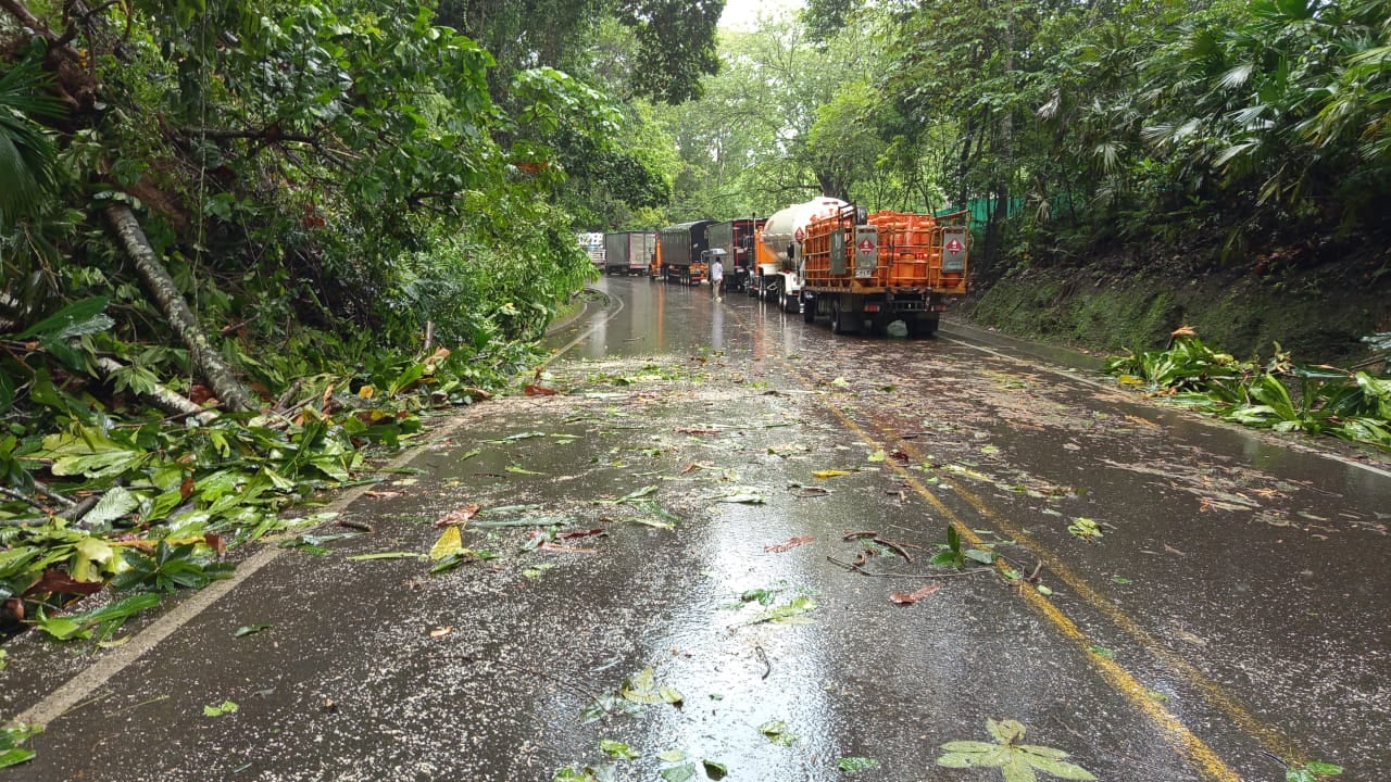 El gobernador Andrés Julián Rendón propuso que el Gobierno nacional entregue la administración de las carreteras al departamento de Antioquia para asumir sus obras - crédito @InviasOficial/X