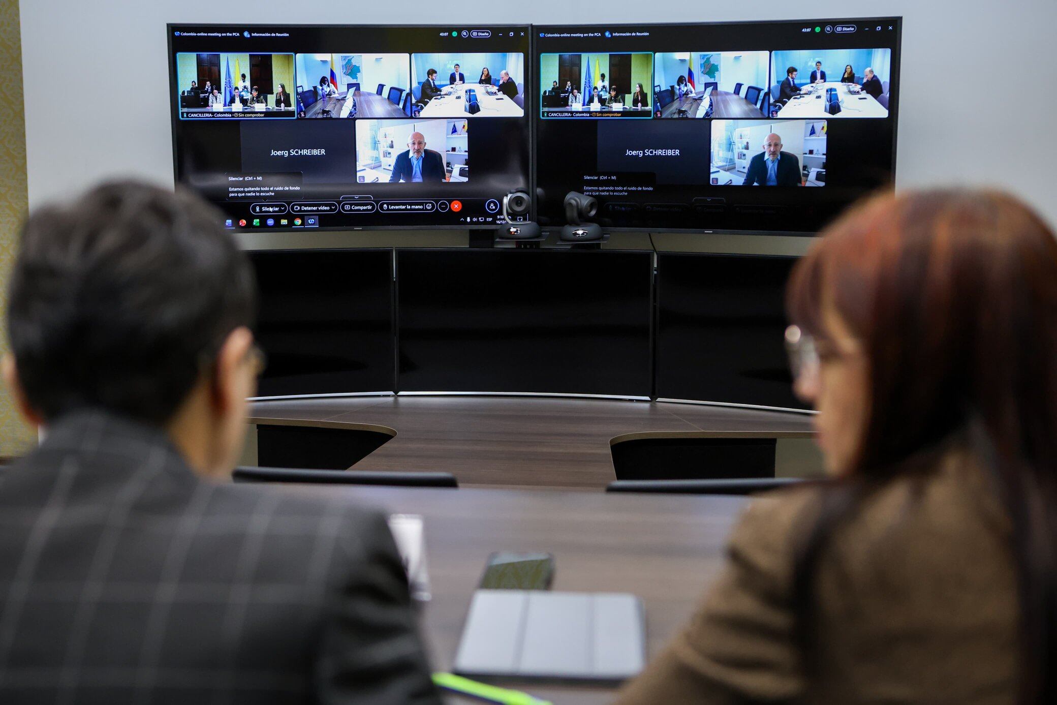 Las delegaciones de Colombia y Ecuador sostienen una reunión virtual clave para abordar la crisis diplomática y comercial bilateral - crédito Cancillería de Colombia