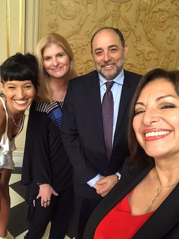 Alejandro Pont Lezica junto a Mikki Lusardi, Andrea Merenzon y Mavi Diaz