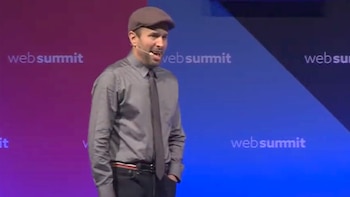 Vlahos da charlas a universidades