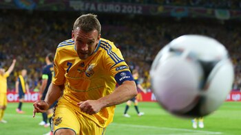 Andriy Shevchenko festejando su segundo